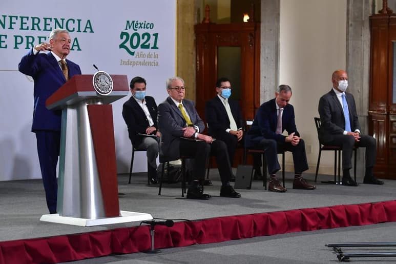 López Obrador afirmó que en la compra de medicamentos para cumplir con la reforma constitucional de brindar servicios médicos y medicamentos gratuitos, su gobierno ha enfrentado muchos obstáculos, pero aseguró que 'vamos bien'. (EL UNIVERSAL)