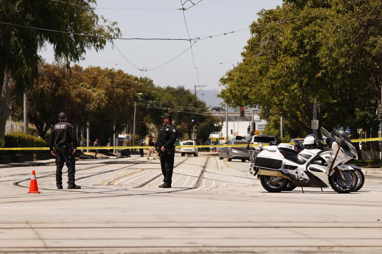 La cifra total de muertos por el último tiroteo masivo de Estados Unidos, que tuvo lugar en la mañana del miércoles en San José (California) ascendió a 10 -incluyendo al autor de los disparos- al fallecer en el hospital uno de los heridos que se encontraba en estado crítico. (ARCHIVO)