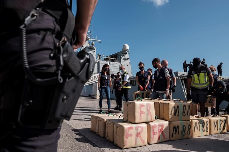 La Agencia Europea para la Cooperación Judicial Penal (Eurojust) informó este viernes del desmantelamiento de una red internacional de tráfico de drogas en el curso de dos operaciones policiales, con una inicial de la gendarmería francesa en marzo que facilitó la segunda de la policía holandesa este miércoles. (ARCHIVO)