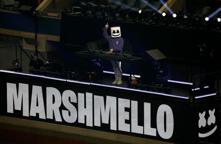 El DJ y productor musical estadounidense Marshmello fue el escogido por la UEFA y Pepsi para ambientar el show de apertura de la final de la Liga de Campeones de la UEFA en la que se enfrentarán este sábado Manchester City y Chelsea. (EFE)