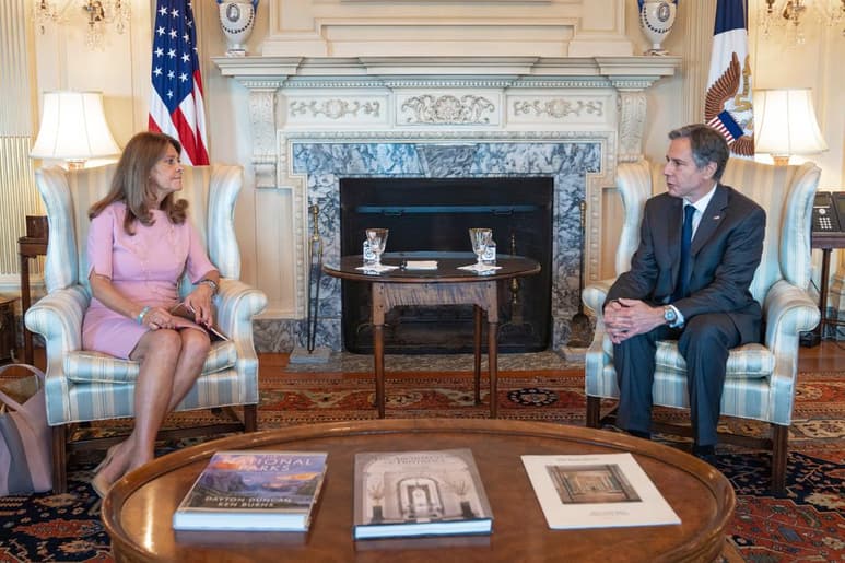 El secretario de Estado estadounidense, Antony Blinken, recibió este viernes en Washington a la vicepresidenta y canciller de Colombia, Marta Lucía Ramírez, y calificó de 'absolutamente vital' la alianza bilateral, pero defendió 'el incuestionable derecho de los ciudadanos a protestar pacíficamente'. (TWITTER)
