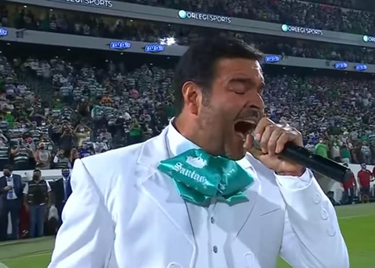 Después de que el cantante oriundo de Torreón, Coahuila, Pablo Montero, se equivocó y cambió la letra del himno nacional durante la ceremonia de salida en la final del Guardianes 2021 entre Santos y Cruz Azul, la Secretaría de Gobernación (Segob) reaccionó y mencionó que realizará las acciones correspondientes para 'determinar la responsabilidad de las personas involucradas en el evento'. (ESPECIAL)