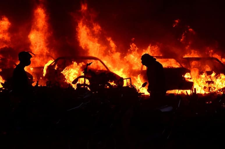 En la ciudad colombiana de Cali, donde ayer se vivieron fuertes enfrentamientos entre protestantes y la fuerza pública y la irrupción de supuestos civiles armados en algunos barrios y hoy se vive una tensa calma, se reportaron 13 homicidios, según informaron este sábado autoridades locales y la Policía. (Especial)