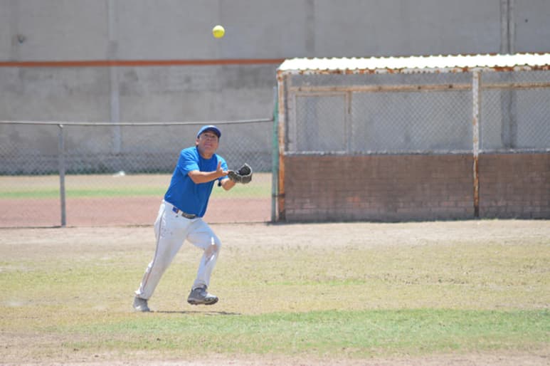 A tambor batiente, comenzó la segunda mitad de la temporada denominada “Peloteros Ausentes”, en la Liga de Softbol Industrial y Comercial, que este domingo por la mañana disputará su décimo segunda jornada del rol regular. (Especial)