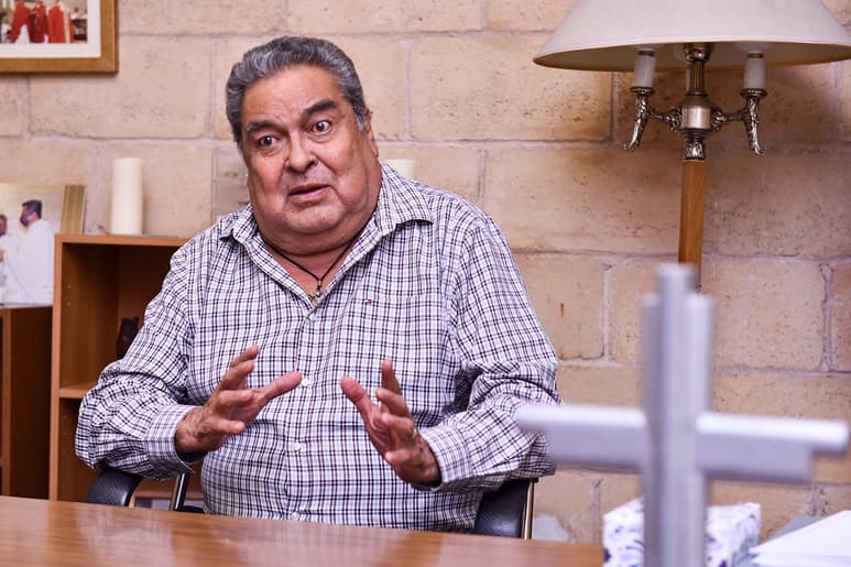 Desde hace 40 años, el padre Gerardo Zataráin ha dedicado su vida para servir a Dios y hoy encabeza la Parroquia de Todos los Santos.