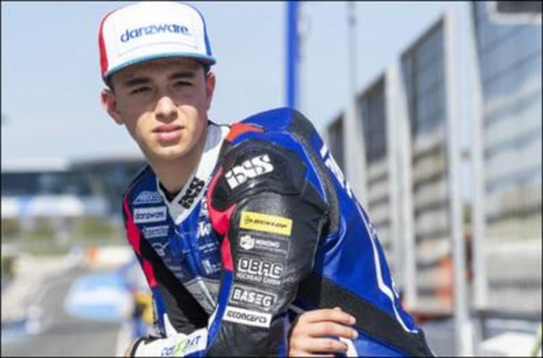 El suizo Jason Dupasquier, fallecido hoy en un hospital de Florencia a causa de las gravísimas lesiones que se produjo en un accidente el sábado en el circuito de Mugello, es el quinto piloto que muere en una carrera del campeonato del mundo de motociclismo desde el comienzo del siglo XXI. (Especial)