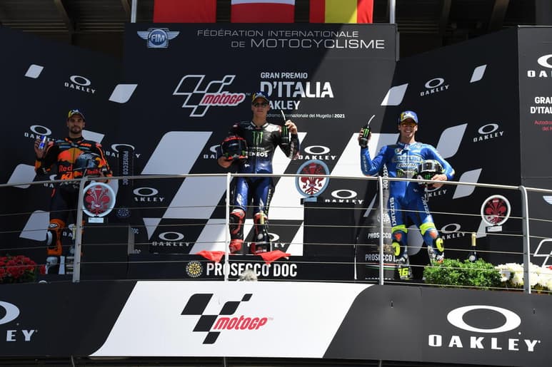 El español Joan Mir (Suzuki GSX RR), vigente campeón del mundo de MotoGP y tercero en el Gran Premio de Italia disputado en Mugello, reconoció que 'hoy ha sido un día difícil' para colocarse el casco y hacer su labor, 'después de noticias tan desoladoras' como la muerte del joven piloto suizo de Moto3 Jason Dupasquier. (EFE)