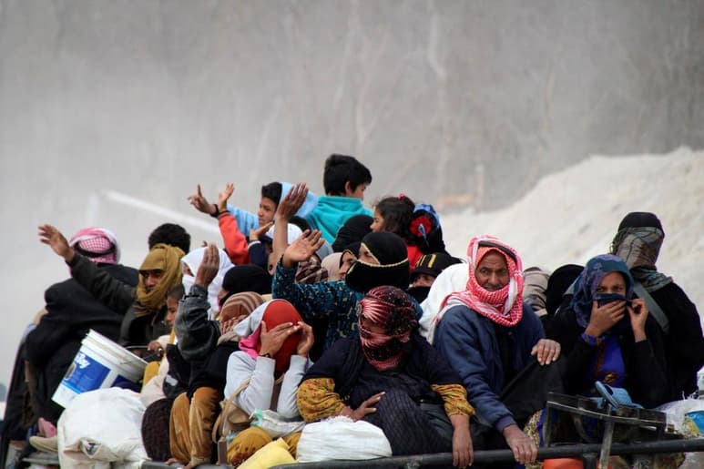 Irak ha puesto en marcha un plan para rehabilitar a las familias de combatientes del grupo yihadista Estado Islámico (EI) que empezó a repatriar el pasado día 25 desde campamentos del norte de Siria, anunció hoy el ministerio de Migración y Desplazados. (ARCHIVO)