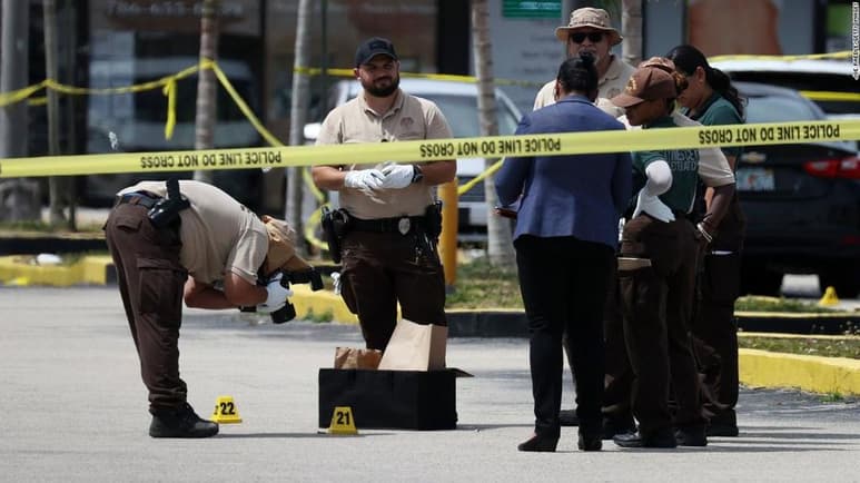 El director de la Policía del condado de Miami-Dade, Alfredo 'Freddy' Ramírez, indicó a través de su cuenta de Twitter que se trató de un 'acto cobarde y selectivo' de violencia armada. (ARCHIVO) 