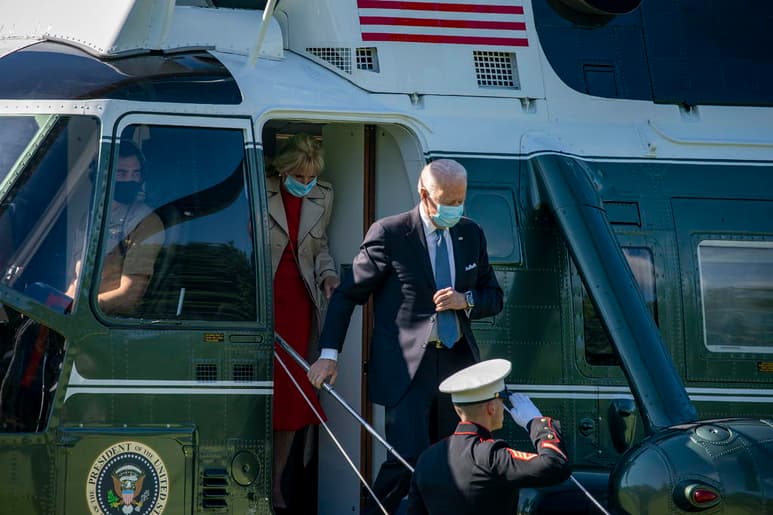 El presidente de Estados Unidos, Joe Biden, marcó este año un tono diferente al Memorial Day, el Día de los Caídos que se celebra este lunes en el país, con un discurso en el que defendió honrar a los soldados fallecidos, frente a los desaires de su predecesor Donald Trump a las Fuerzas Armadas. (EFE) 
