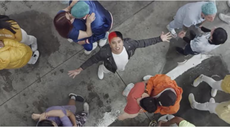 Tras hacer público que es gay, el comediante y 'youtuber' mexicano Mario Aguilar considera que aún falta mucho por hacer para combatir la violencia hacia la comunidad LGBT+ y disfruta el haberse quitado la 'coraza' que tanto peso le causaba, con su EP Quiero llorar. (ESPECIAL)