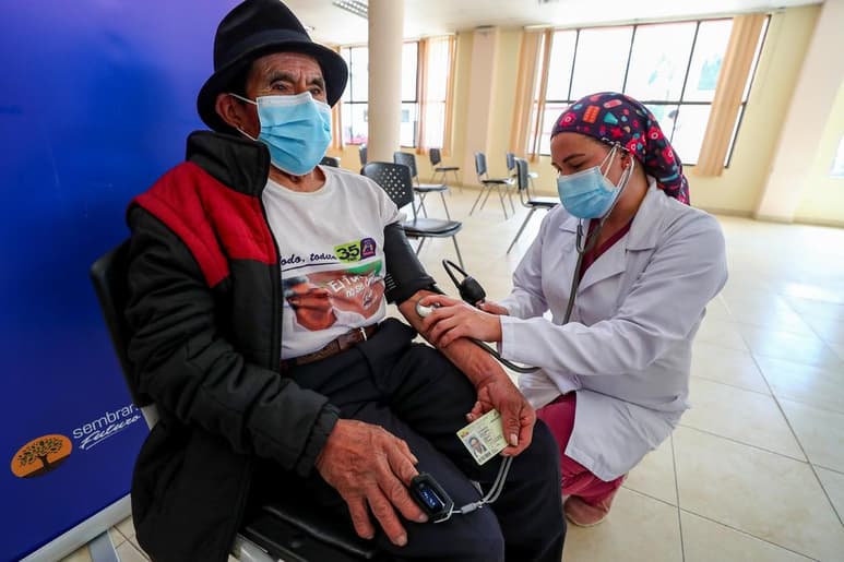 El gobierno del presidente Guillermo Lasso anunció el lunes un ambicioso plan de vacunación contra el coronavirus en Ecuador para inmunizar a nueve millones de personas en 100 días. (ARCHIVO)