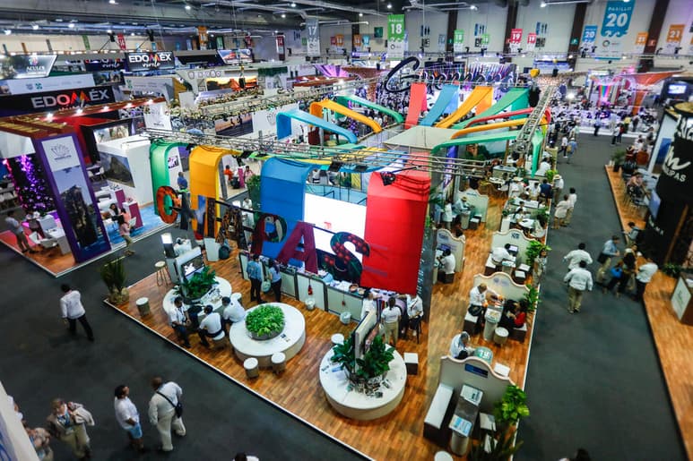 Considerado el foro de negocios más importante del sector turístico nacional, el Tianguis Turístico a celebrarse de manera presencial en Mérida, Yucatán, cambió de fecha por quinta vez, con el fin de hacer más factible la presencia de organizaciones del sector privado y de la industria turística internacional, dieron a conocer este lunes el secretario de Turismo, Miguel Torruco, y el gobernador de Yucatán, Mauricio Vila Dosal. (ARCHIVO)