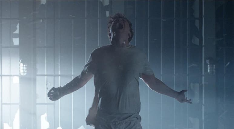 El universo de The Conjuring (El conjuro) demuestra que puede estar llegando a sus límites espeluznantes cuando en la más reciente película un demonio emerge, entre todas las cosas posibles, de una cama de agua. (ESPECIAL)