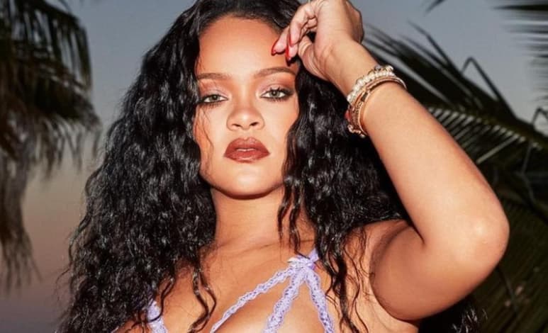 La cantante 'deslumbró' en Instagram con su figura en poca ropa (@BADGALRIRI)