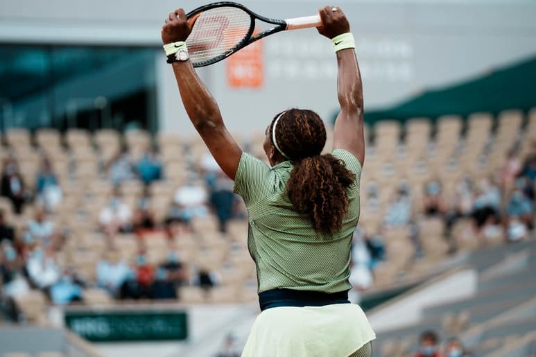 La estadounidense Serena Williams se dejó un set en la segunda ronda de Roland Garros ante la rumana Mihaela Buzarnescu, 174 del mundo, a la que acabó derrotando por 6-3, 5-7 y 6-1 en 2 horas y 3 minutos. (AP)