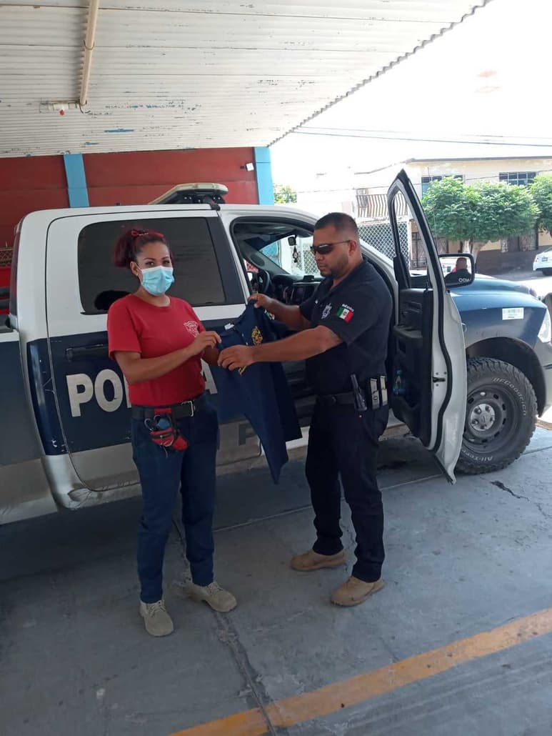 Se entregaron un total de 18 playeras al personal de Bomberos. (EL SIGLO DE TORREÓN)