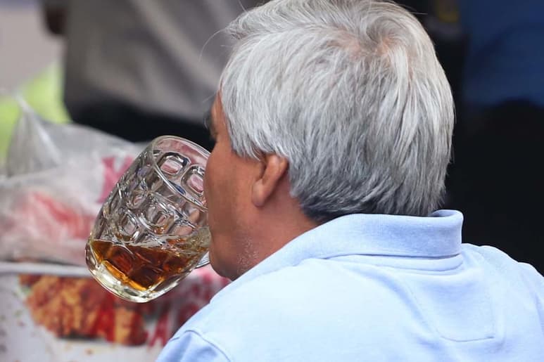 Con ello se prohíbe la venta de alcohol en el Municipio en ese lapso con la finalidad de concientizar a la ciudadanía a participar en la jornada electoral, punto que fue aprobado por unanimidad.
(ARCHIVO)