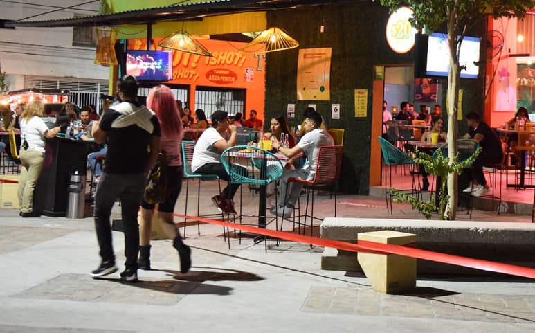 A partir de las 23:59 horas de hoy los restaurantes deberán dejar de vender bebidas con contenido alcohólico por la Ley Seca. (ARCHIVO)