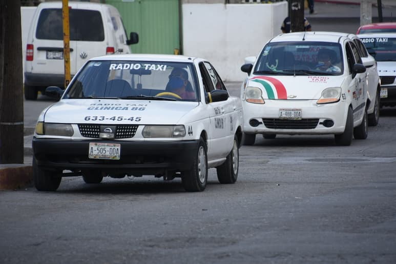 El operativo para la revisión de las unidades aún no inicia, pero algunos taxistas decidieron ir voluntariamente.