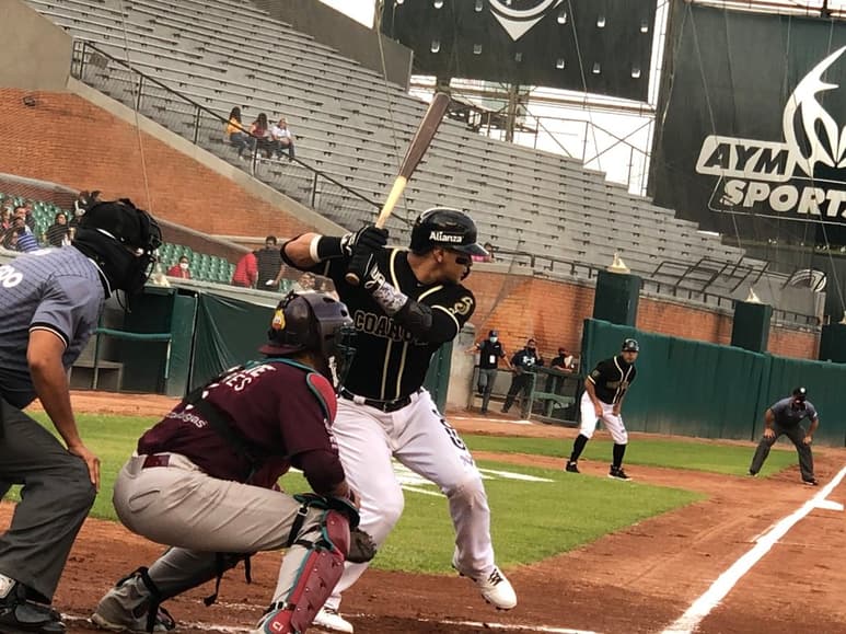 Los Algodoneros ganaban 3-0 en la octava tanda, pero el relevo Guinda volvió a fallar y Saraperos igualó, para después ganar en 10 innings. (CORTESÍA)