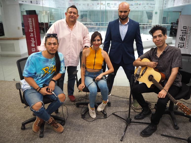 Talento. El talento local se hizo presente en Siglo en Vivo interpretando temas musicales.
