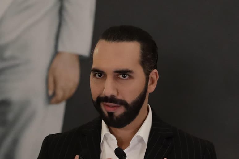  El presidente de El Salvador, Nayib Bukele, anunció este sábado que la próxima semana presentará un proyecto de ley para legalizar en el país centroamericano el bitcóin, la criptomoneda más famosa y de mayor valor en el mercado. (EFE) 
