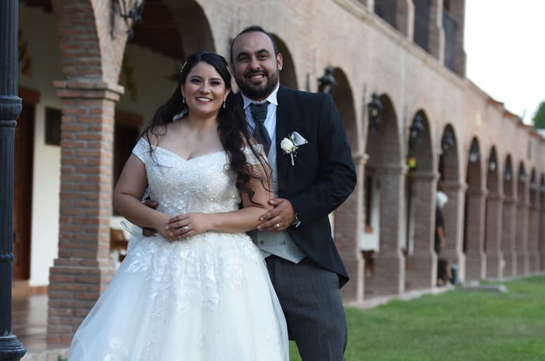 Conmemoran sus nupcias