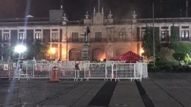 El ataque al exterior de la Cámara de Diputados en Edomex se registró alrededor de las 05:00 horas.