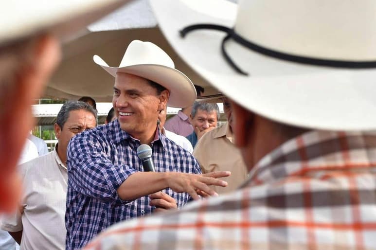 Luego de que el exgobernador de Nayarit, Roberto Sandoval, fue detenido este domingo en Nuevo León, Alejandro Viedma, representante del Poder Legislativo de Morena ante el consejo General del Instituto Nacional Electoral (INE), lo mencionó y acusó que mientras a los exmandatarios estatales del PRI y del PAN los busca la DEA, el FBI, la FGR y la UIF, la 4T tiene un gran respaldo popular. (ARCHIVO)