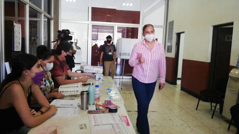 La alcaldesa de Gómez Palacio Marina Vitela comentó que al momento se reporta un proceso tranquilo que espera concluya de esa forma, aunque sí llamó a las corporaciones de seguridad de los tres órdenes de gobierno a estar atentos y evitar actos violentos.
(EL SIGLO DE TORREÓN)