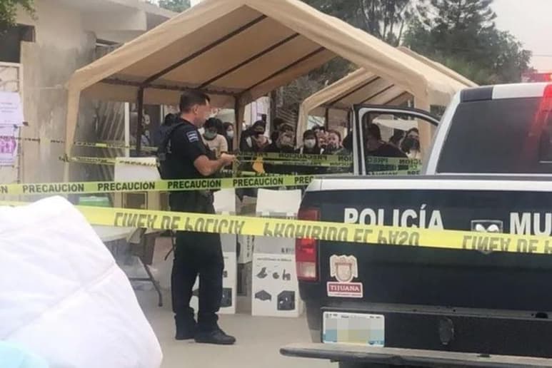 Varias personas arrojaron en dos eventos distintos cabezas humanas frente a dos mesa de votación de la fronteriza ciudad de Tijuana durante la celebración este domingo de las elecciones intermedias, consideradas las más grandes de la historia de México. (ESPECIAL)