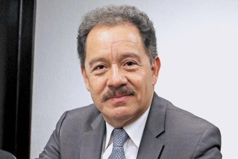 En la jornada electoral del 6 de junio, el coordinador de Morena en la Cámara de Diputados, Ignacio Mier Velazco, votó en una casilla ubicada en el municipio de San Andrés, en Cholula, Puebla. (ARCHIVO)