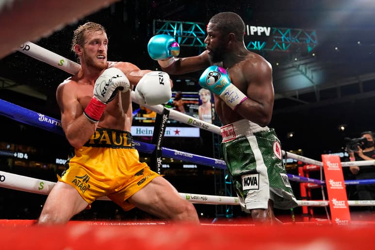 El excampeón invicto, el estadounidense Floyd Mayweather no quiso trabajar a fondo sino sólo dejar que el espectáculo de exhibición de boxeo al enfrentarse al Youtuber Logan Paul, concluyera en los ocho episodios a que estaba pactado. (AP)