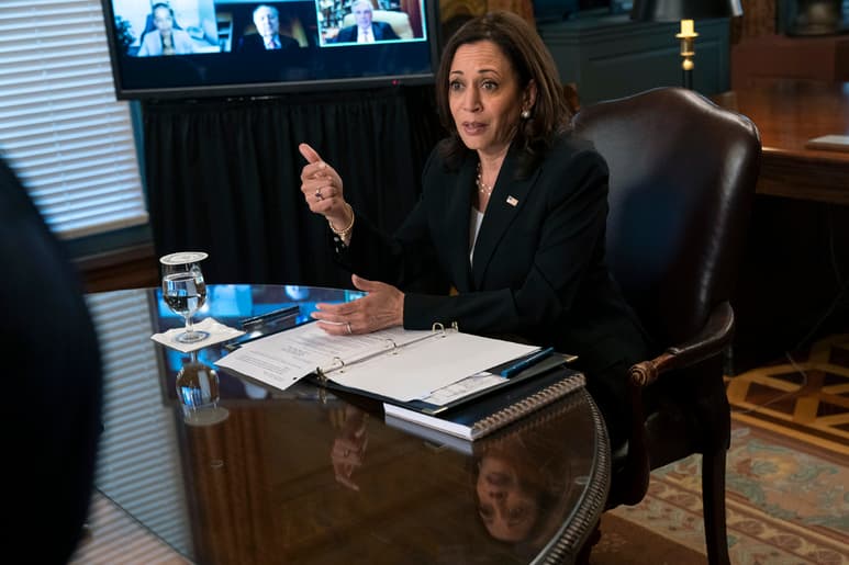 La vicepresidenta estadounidense dejará el país centroamericano el lunes para desplazarse al segundo destino del viaje. (AP)