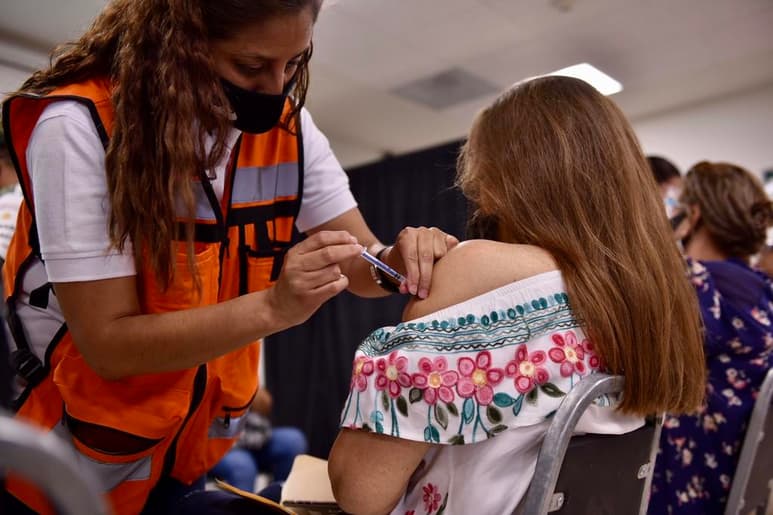 En esta ocasión, el Gobierno federal incrementó las sedes de inoculación y finalmente autorizó la habilitación de células en el Hospital General de esta ciudad, ubicado a espaldas del Manto de la Virgen.
(ARCHIVO)