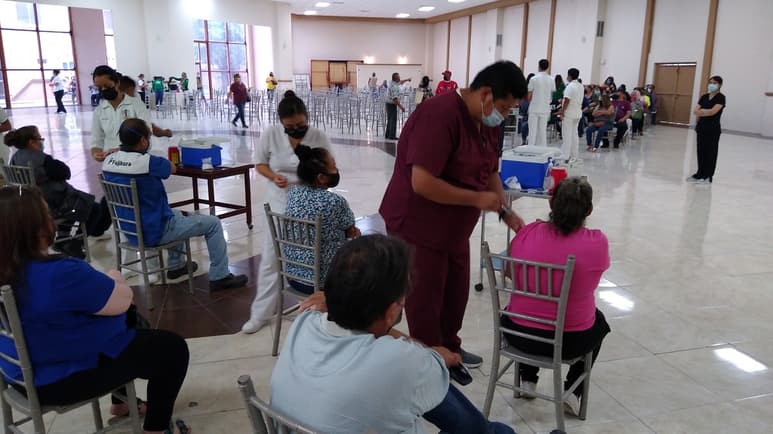 Inicia aplicación de segunda dosis para adultos de 50 a 59 años en Piedras Negras.