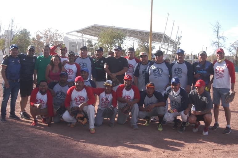 El equipo placero demostró su poderío y puso a volar la esférica en el campo de la Deportiva Nazario Ortiz Garza, donde festejaron. (ESPECIAL)