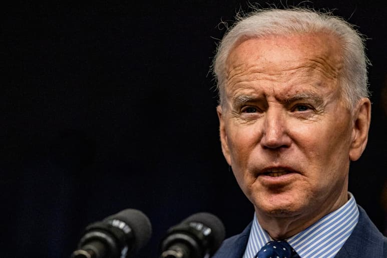 El presidente estadounidense, Joe Biden, retiró este miércoles las órdenes ejecutivas que buscaban prohibir las populares redes sociales TikTok y WeChat en el país presentadas por su predecesor, Donald Trump (2017-2021), y en su lugar instó a abrir una investigación para identificar riesgos de seguridad vinculados a China. (ARCHIVO)