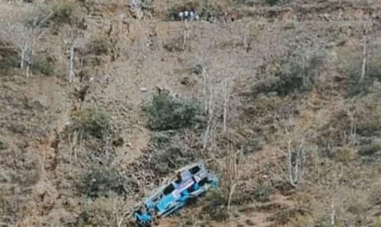 Al menos diez personas murieron después de que un autobús de pasajeros sufriera un accidente en una zona remota de la provincia andina de Pataz, en la región de La Libertad, en el norte de Perú, informaron medios locales. (ESPECIAL)