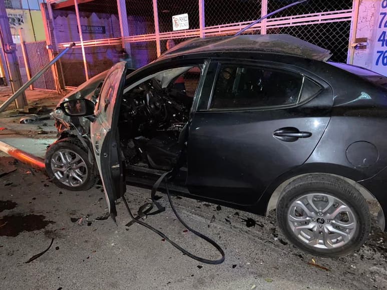 Los hechos se registraron cerca de las 00:45 horas de este miércoles en el cruce de la avenida Bravo y la calzada Cuauhtémoc de la ciudad de Torreón, frente al bosque Venustiano Carranza.
(EL SIGLO DE TORREÓN)