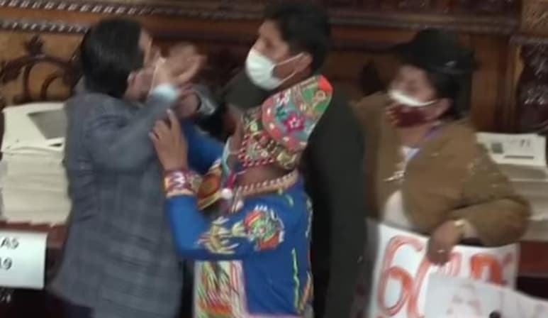 El video del altercado se volvió viral en redes sociales (CAPTURA)