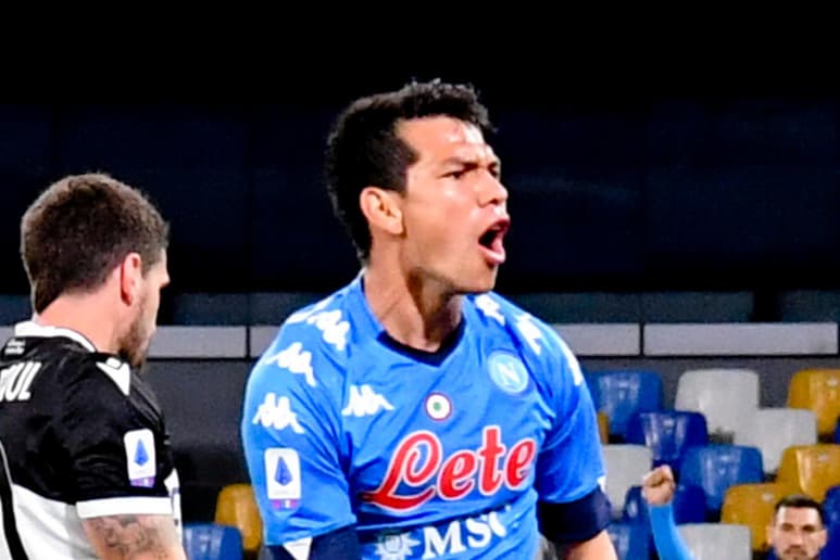 Los días del atacante mexicano, Hirving “Chucky’ Lozano, en el Napoli estarían contados, ya que el Sevilla habría presentado una oferta formal para tener al futbolista en sus filas. (EFE)
