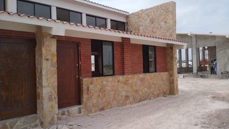 En esta primera etapa son cuatro aulas para 32 estudiantes, con lo que se contará con una capacidad instalada de 120 alumnos por turno.