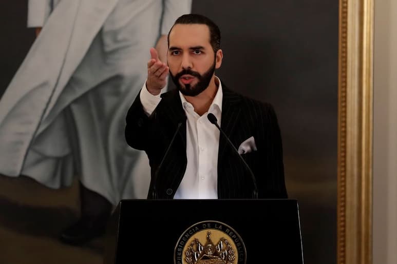 El mandatario Bukele agregó que la norma traerá inclusión financiera, inversión, turismo, innovación y desarrollo económico. (EFE)
