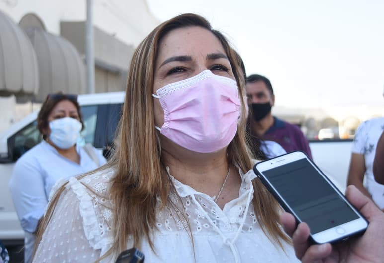 La excandidata de Morena, Rosa Isela Piña, se presentó ayer en el INE mientras se realizaban los cómputos distritales. (JESÚS GALINDO)