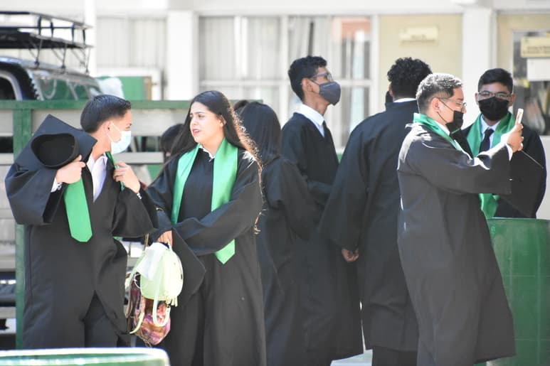Las fiestas de graduación deben estar autorizadas por el Subcomité Técnico Regional COVID de la Región Sureste en Coahuila. (ARCHIVO)