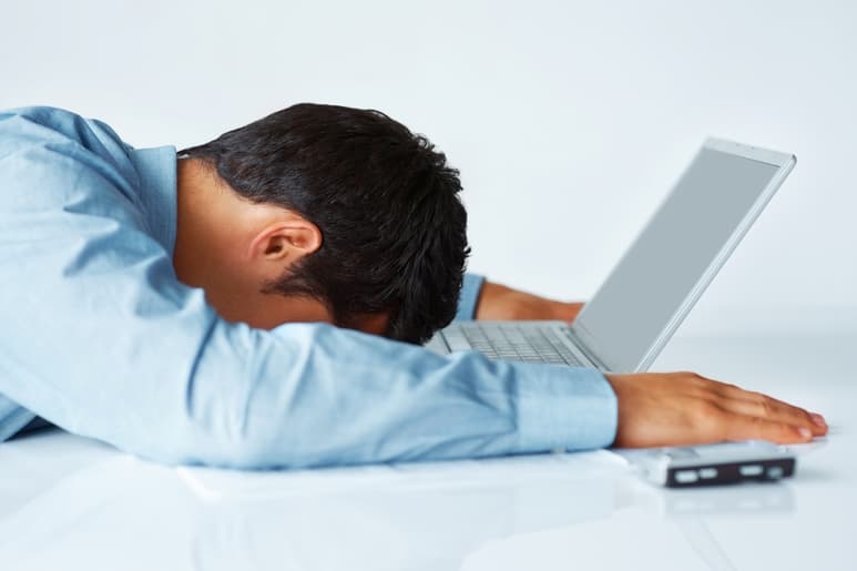 En el webinar virtual 'Burnout, la próxima pandemia' ambos académicos coincidieron en que aunque muchas empresas mexicanas están implementando acciones para ayudar a sus empleados en temas como la incertidumbre, preocupaciones financieras y de salud, no están abordando las implicaciones del 'burnout'. (EFE)