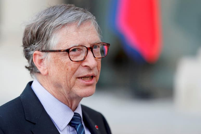 Bill Gates es famoso por haber fundado una de las empresas de tecnología más importantes del mundo: Microsoft. Pero recientemente también se convirtió en una de las voces expertas sobre la pandemia de COVID-19, ya sea porque ha vaticinado con éxito el desarrollo de la enfermedad, o porque ha invertido millones en su investigación. Pero uno de los temas que, desde hace años, han preocupado al empresario es el cambio climático y, en ese sentido, se ha dedicado a proponer algunas soluciones entre las que se encuentran el que los países ricos no consuman carne. (EFE)