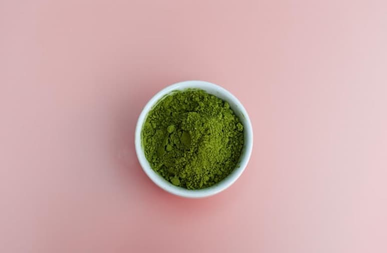 Desde hace algunos años la presencia del té de matcha en Occidente comenzó a tomar fuerza, y esta bebida empezó a hacerse popular, no solo en las cafeterías sino también en las redes sociales. Vemos que esta bebida cada vez más tiene presencia en los menús, y en fotos de comensales. (Especial)